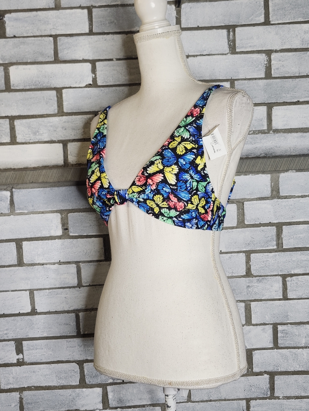 • NWT No Boundaries Juniors Butterfly Knot Front Fashion Bikini Top Large 11/13
